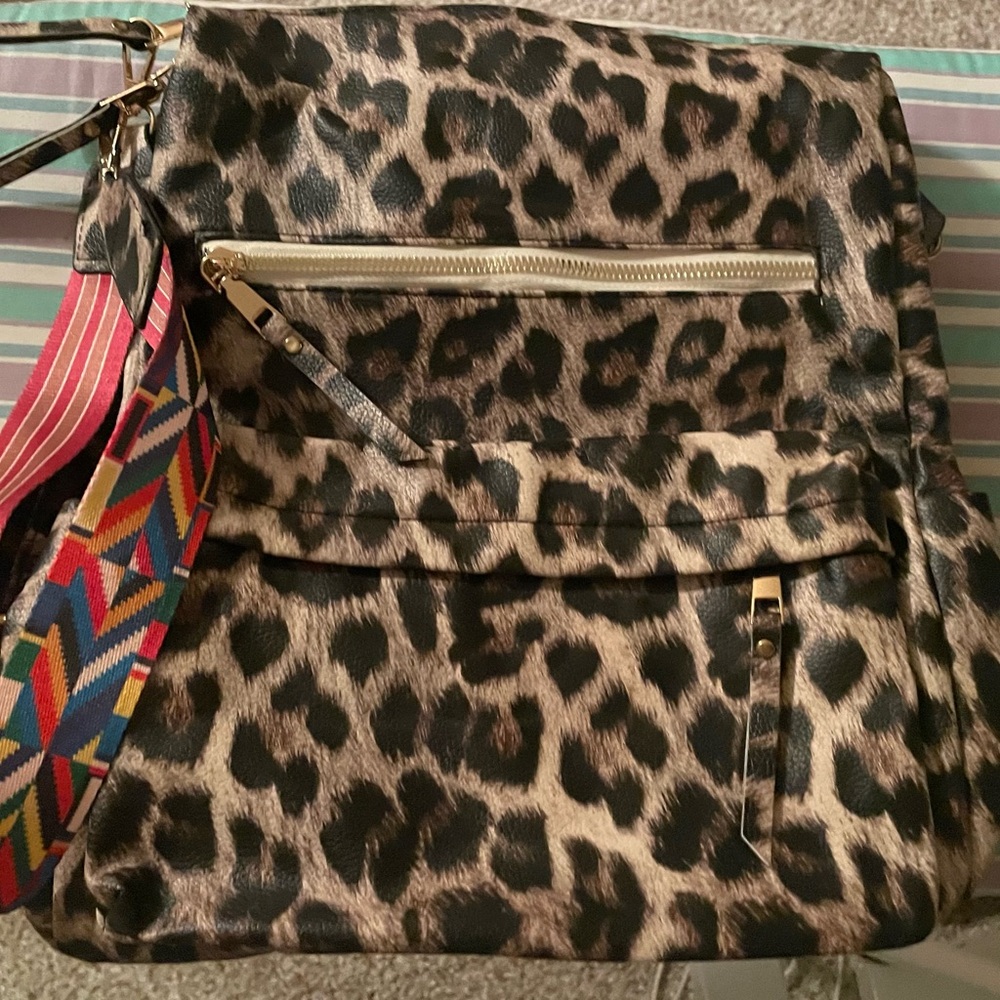 Leopard Backpack - Picture 2 of 4